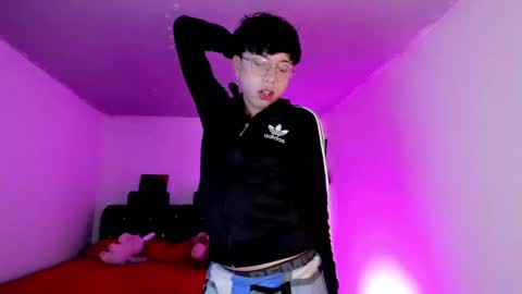 Snapshot of angellonfire chatting on October 31, 12:11 am Angel online show from October 31, 12:11 am