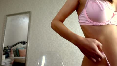 Snapshot of angelmarryy chatting on December 7, 7:27 am Natalia online show from December 7, 7:27 am