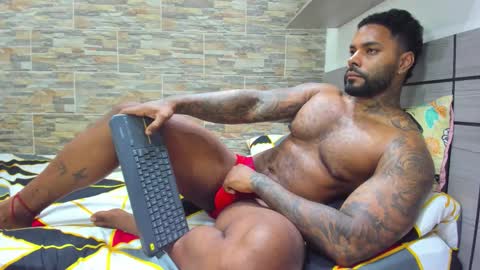 Snapshot of angelo_evans33 chatting on February 18, 12:50 am angelo_evans33 online show from February 18, 12:50 am