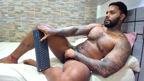 Snapshot of angelo_evans33 chatting on March 7, 1:13 am angelo_evans33 online show from March 7, 1:13 am