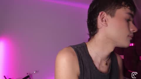 Angelo I work from home this is my room  online show from September 17, 6:48 am