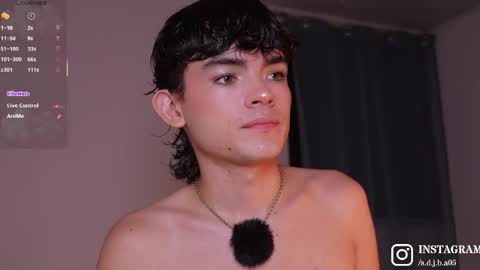 Snapshot of angelocute_ chatting on April 28, 3:22 am Angelo I work from home this is my room online show from April 28, 3:22 am