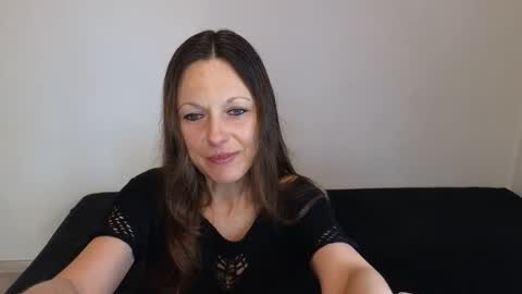 Snapshot of angelslive99 chatting on June 7, 11:47 am Giulia online show from June 7, 11:47 am