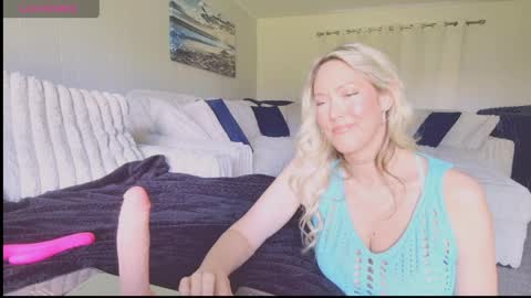 Snapshot of angelsxdesire chatting on May 14, 4:47 pm AngelsXDesire online show from May 14, 4:47 pm