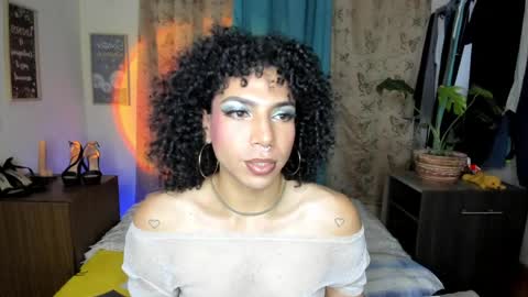 Snapshot of angelwhitte chatting on April 28, 1:37 am angelwhitte online show from April 28, 1:37 am