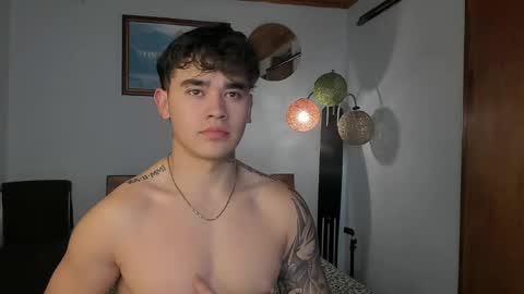 Snapshot of angelx_fox chatting on December 25, 1:42 am Angel Fox online show from December 25, 1:42 am