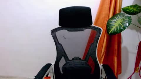 angelyn_slim online show from August 5, 5:27 pm