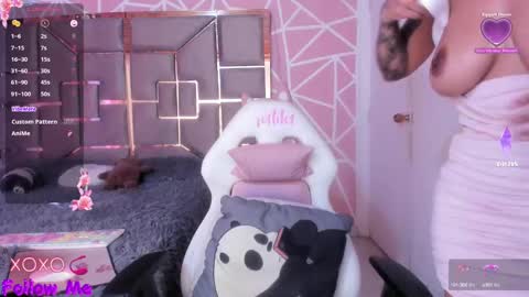 Anggi  online show from February 8, 2:38 pm