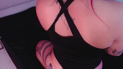 Snapshot of angie99_gh chatting on January 5, 9:59 am Angie online show from January 5, 9:59 am