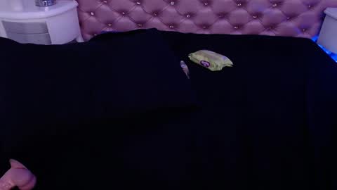 Snapshot of angie99_gh chatting on February 15, 10:44 am Angie online show from February 15, 10:44 am