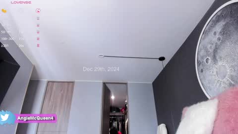 Snapshot of angie_mcqueen chatting on December 29, 7:43 pm angie online show from December 29, 7:43 pm