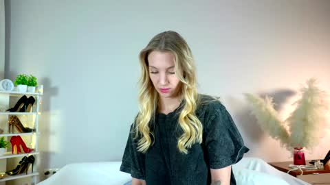 Snapshot of angry_tomato_ chatting on January 1, 12:53 am Lera My next stream on November 30 online show from January 1, 12:53 am