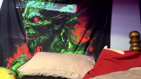 Snapshot of angusbone01 chatting on December 18, 2:21 am angusbone01 online show from December 18, 2:21 am