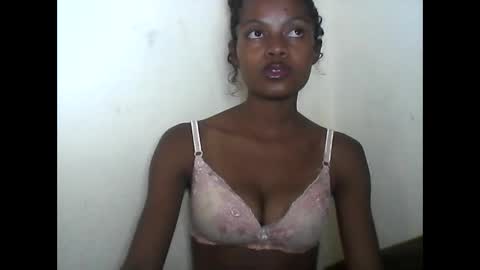 Snapshot of anicha_69 chatting on May 23, 8:29 am anicha_69 online show from May 23, 8:29 am