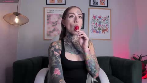 Anie  or Nina online show from November 29, 9:07 pm