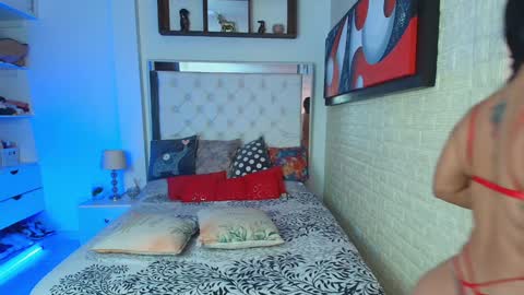 Snapshot of anielli69 chatting on December 24, 2:54 pm laura online show from December 24, 2:54 pm