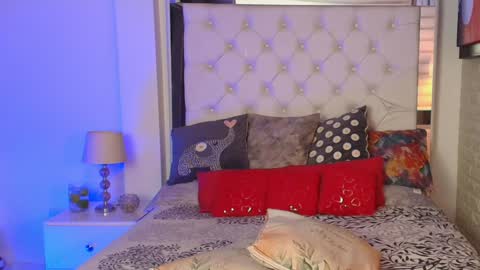 Snapshot of anielli69 chatting on January 26, 11:18 pm laura online show from January 26, 11:18 pm