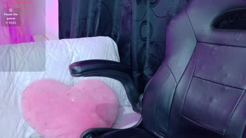 Snapshot of anika_kiti chatting on June 5, 8:42 am anika_kiti online show from June 5, 8:42 am