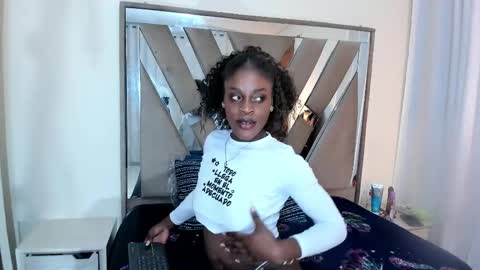 anisha_zambrano online show from January 16, 1:26 pm