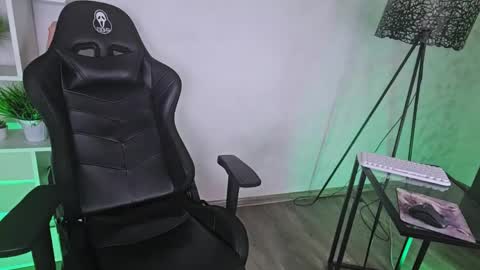 Anita online show from April 5, 8:50 pm