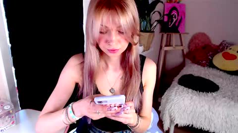 Snapshot of anita_moon_ chatting on May 25, 9:04 am anita_moon_ online show from May 25, 9:04 am