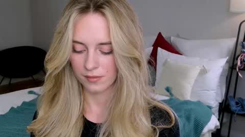 Anita online show from November 18, 2:54 pm