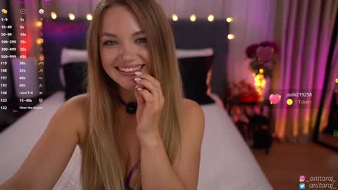 Im Anita thumb up me please its important online show from September 18, 8:44 pm