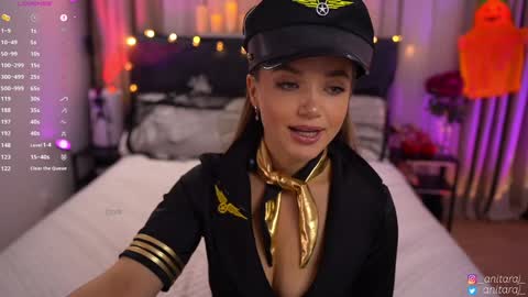 Im Anita thumb up me please its important online show from October 28, 9:39 pm