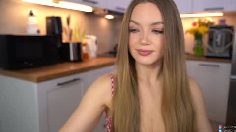 Im Anita thumb up me please its important online show from March 20, 8:14 pm