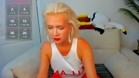 Snapshot of ann_curt chatting on June 22, 8:33 am Luna Lady online show from June 22, 8:33 am