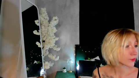 Snapshot of ann_garcia chatting on February 18, 1:12 am ann online show from February 18, 1:12 am