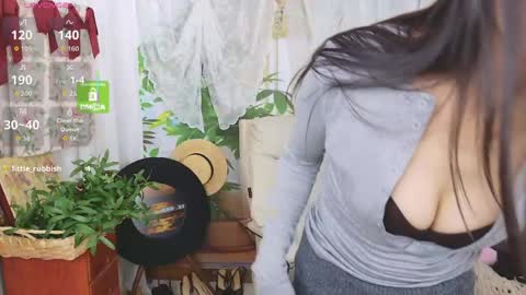 Snapshot of anna6513812 chatting on April 6, 8:48 am anna6513812 online show from April 6, 8:48 am