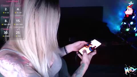 Snapshot of anna_ana chatting on December 7, 12:35 pm Anadirectgirl online show from December 7, 12:35 pm