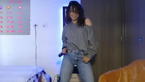 Anna online show from December 6, 3:44 pm