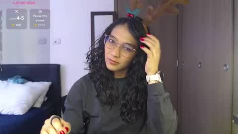 Anna online show from December 19, 3:19 pm