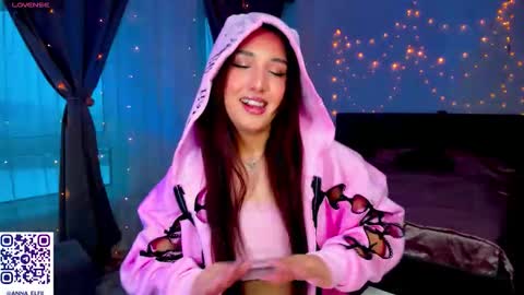 Snapshot of anna_elfiii chatting on February 11, 2:33 pm anna_elfiii online show from February 11, 2:33 pm