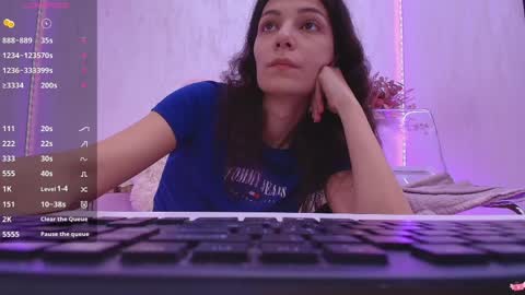 Snapshot of anna_lewis chatting on April 5, 6:43 am Anna online show from April 5, 6:43 am