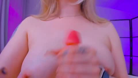 Snapshot of anna_lure chatting on February 22, 4:29 am anna_lure online show from February 22, 4:29 am