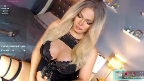 Snapshot of anna_mclaine chatting on April 28, 2:27 am Miss Anna online show from April 28, 2:27 am