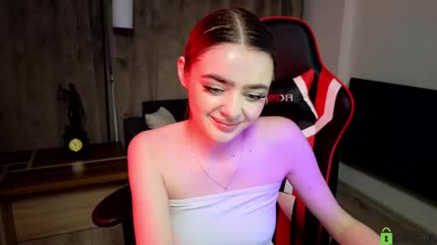 Anna online show from March 4, 7:01 pm