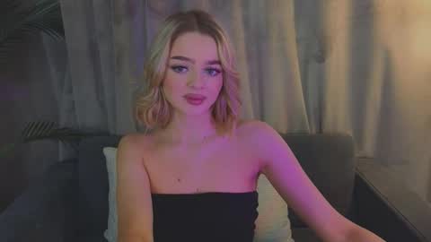 Anna online show from November 18, 4:55 pm