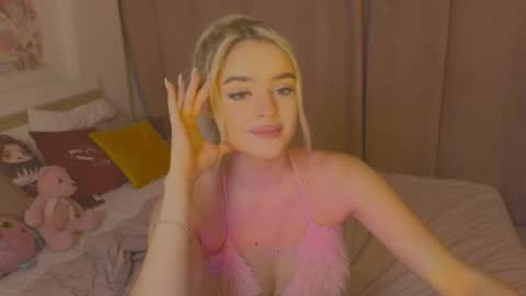 Snapshot of anna_nickol chatting on July 7, 5:17 pm Anna online show from July 7, 5:17 pm