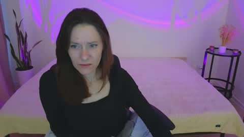 annaabels online show from October 13, 4:56 am