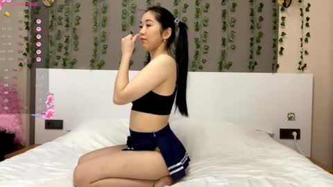 Snapshot of annabellegallego chatting on December 22, 9:39 am Aya online show from December 22, 9:39 am