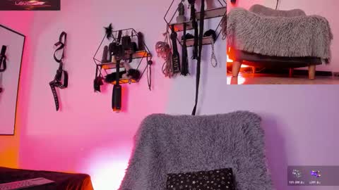 Anna online show from February 21, 5:25 pm