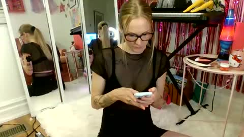 Snapshot of annadelrae444 chatting on September 19, 3:19 am annadelrae444 online show from September 19, 3:19 am