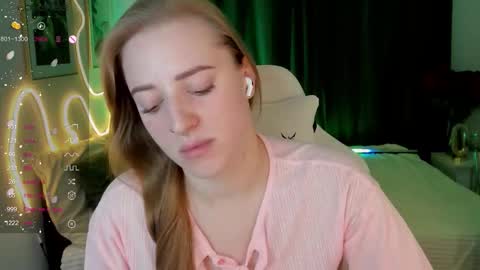 annagrees1 online show from December 19, 2:13 pm