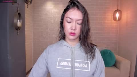 Snapshot of annahoffman_ chatting on September 25, 12:20 pm annahoffman_ online show from September 25, 12:20 pm