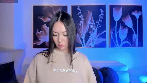 Snapshot of annahoffman_ chatting on October 16, 1:12 pm annahoffman_ online show from October 16, 1:12 pm