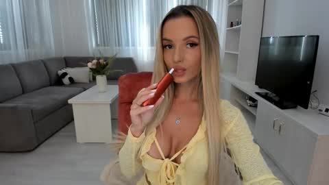 annaise  online show from September 11, 10:15 am